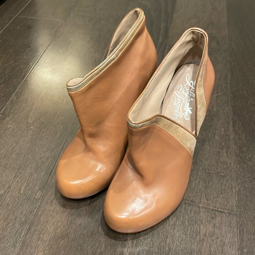 Alejandro Ingelmo camel booties